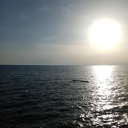 아파트 Amfialos *